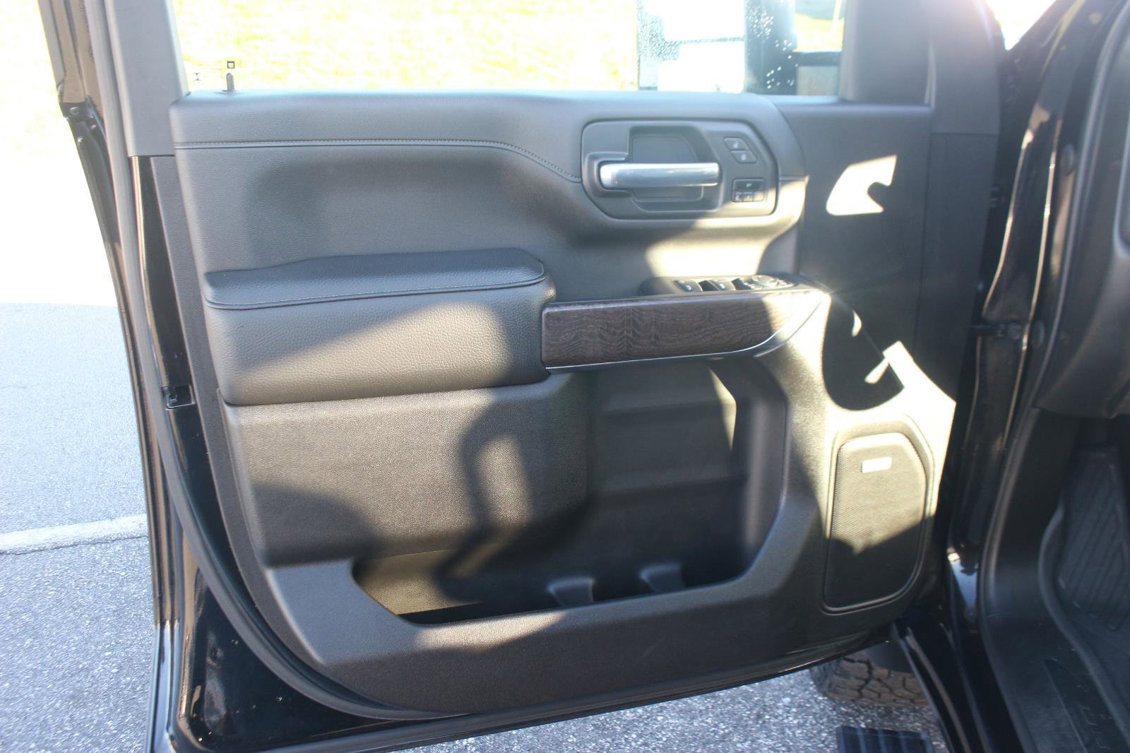 Used 2023 GMC Sierra 2500 Denali w/ Denali Ultimate Package image 12