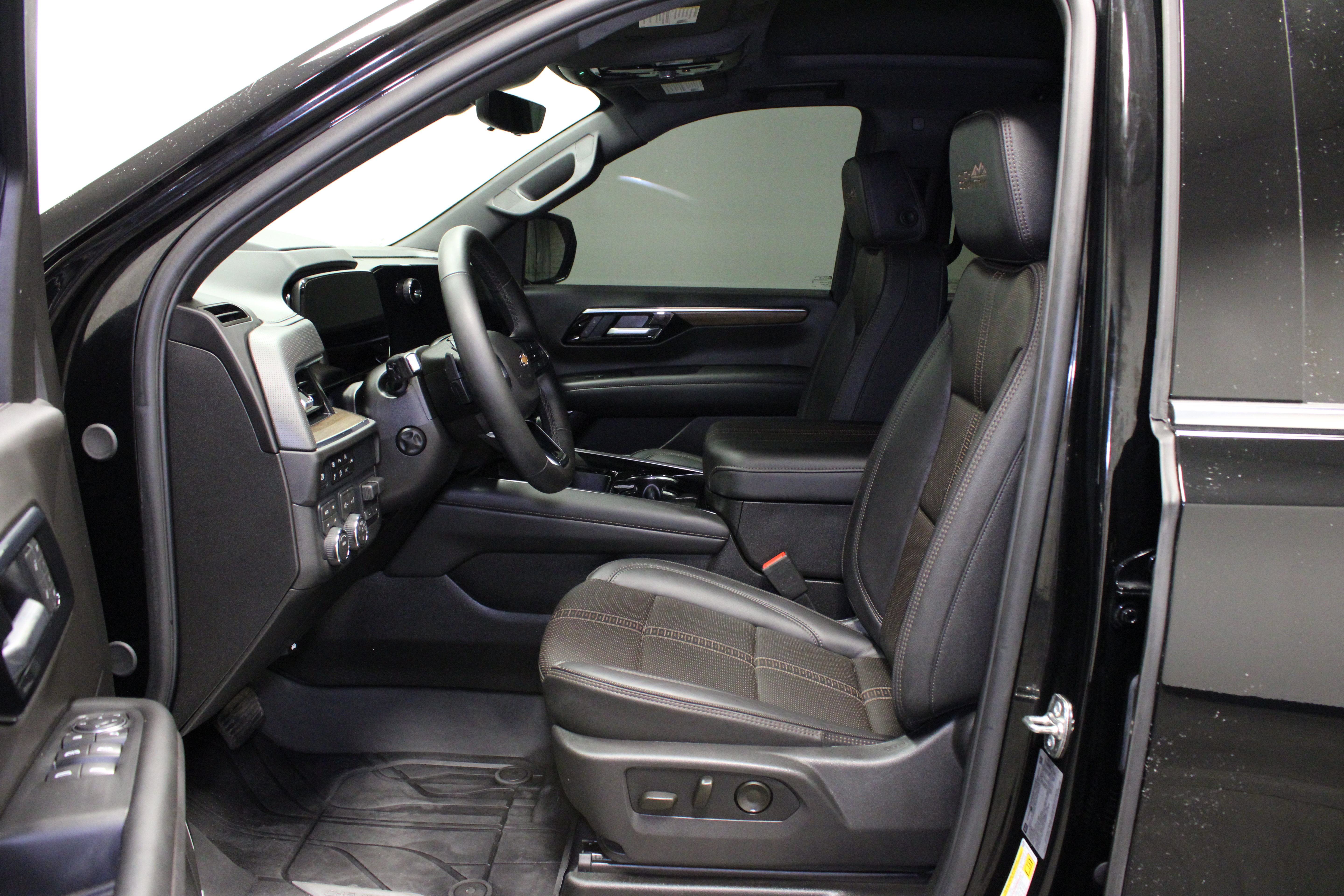 Used 2026 Chevrolet Suburban High Country w/ Sun And Tow Package AWD/4WD image 20