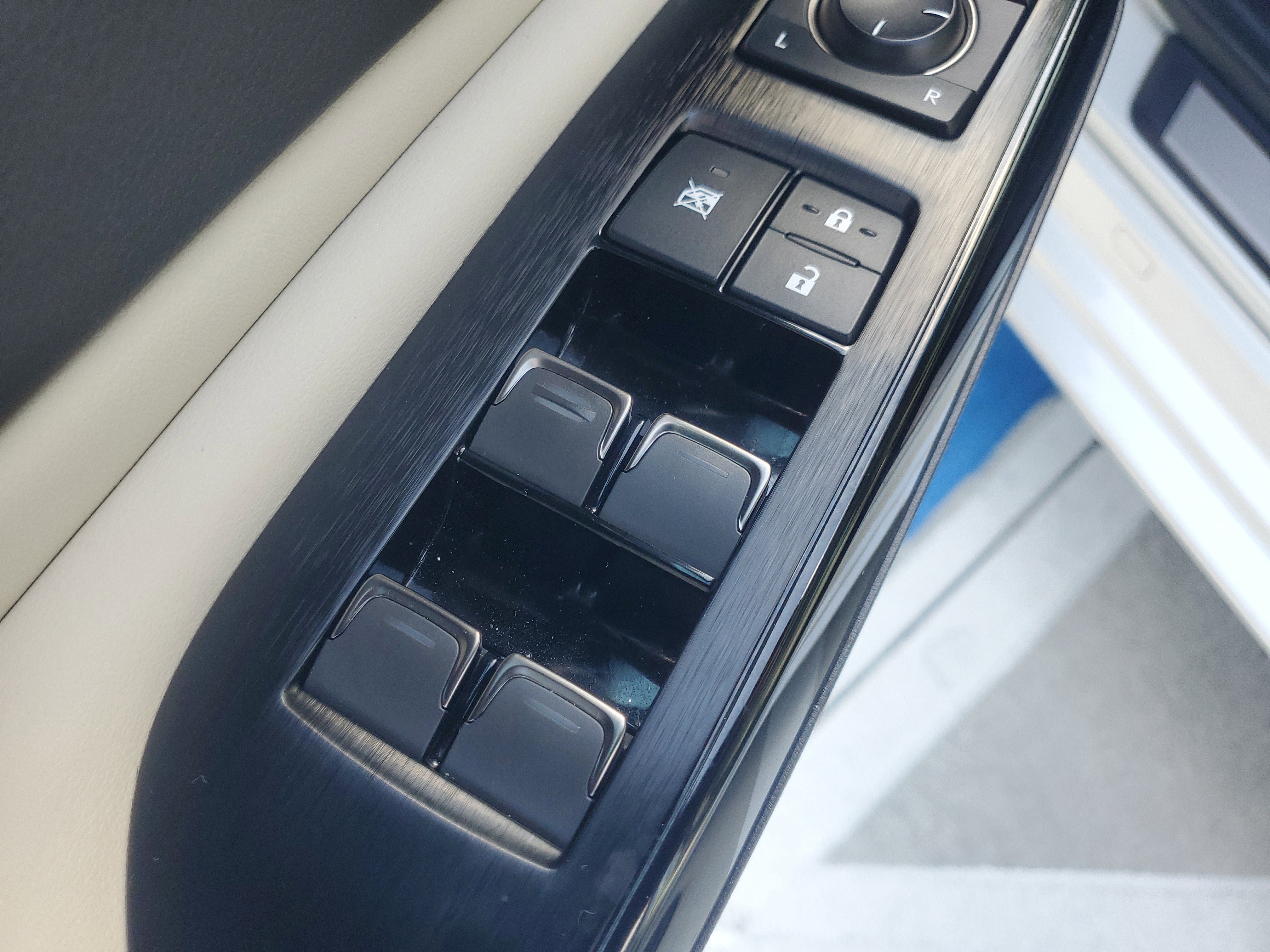 Certified 2025 Lexus ES 350 w/ Premium Package image 25