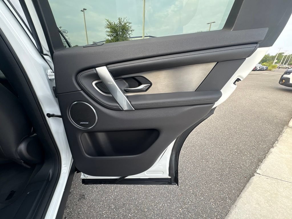 Used 2024 Land Rover Discovery Sport Dynamic SE AWD/4WD image 19