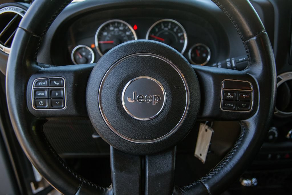 Used 2014 Jeep Wrangler Sahara w/ Connectivity Group AWD/4WD image 13