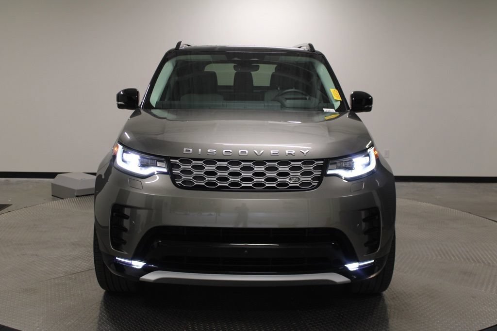 Used 2025 Land Rover Discovery Metropolitan Edition AWD/4WD image 10