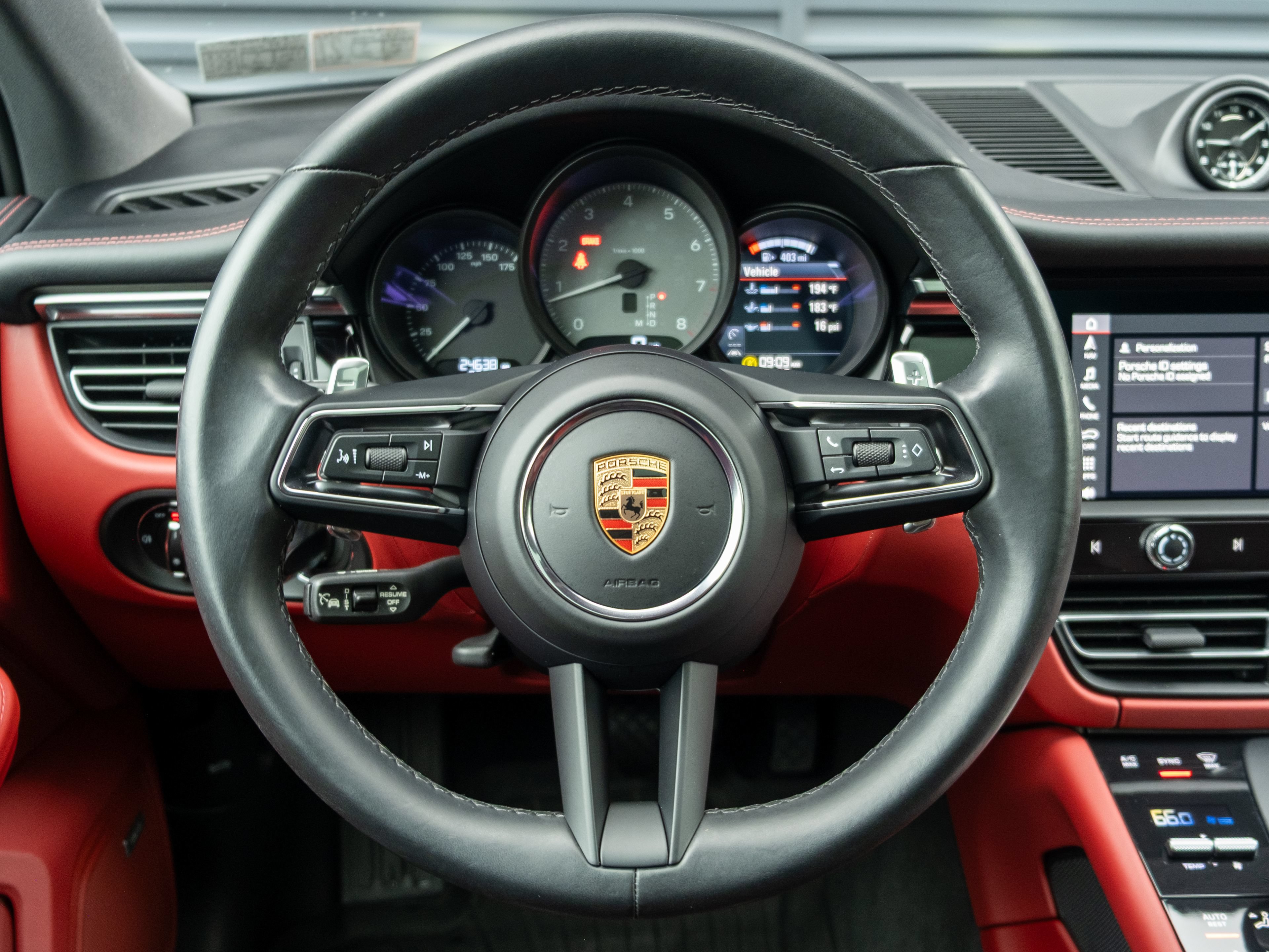 Certified 2024 Porsche Macan S AWD/4WD image 27