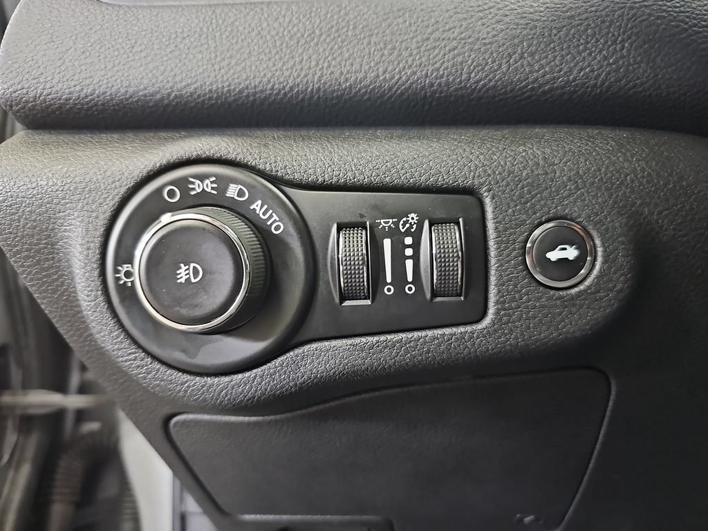 Used 2015 Chrysler 200 S w/ Navigation & Sound Group I FWD image 25