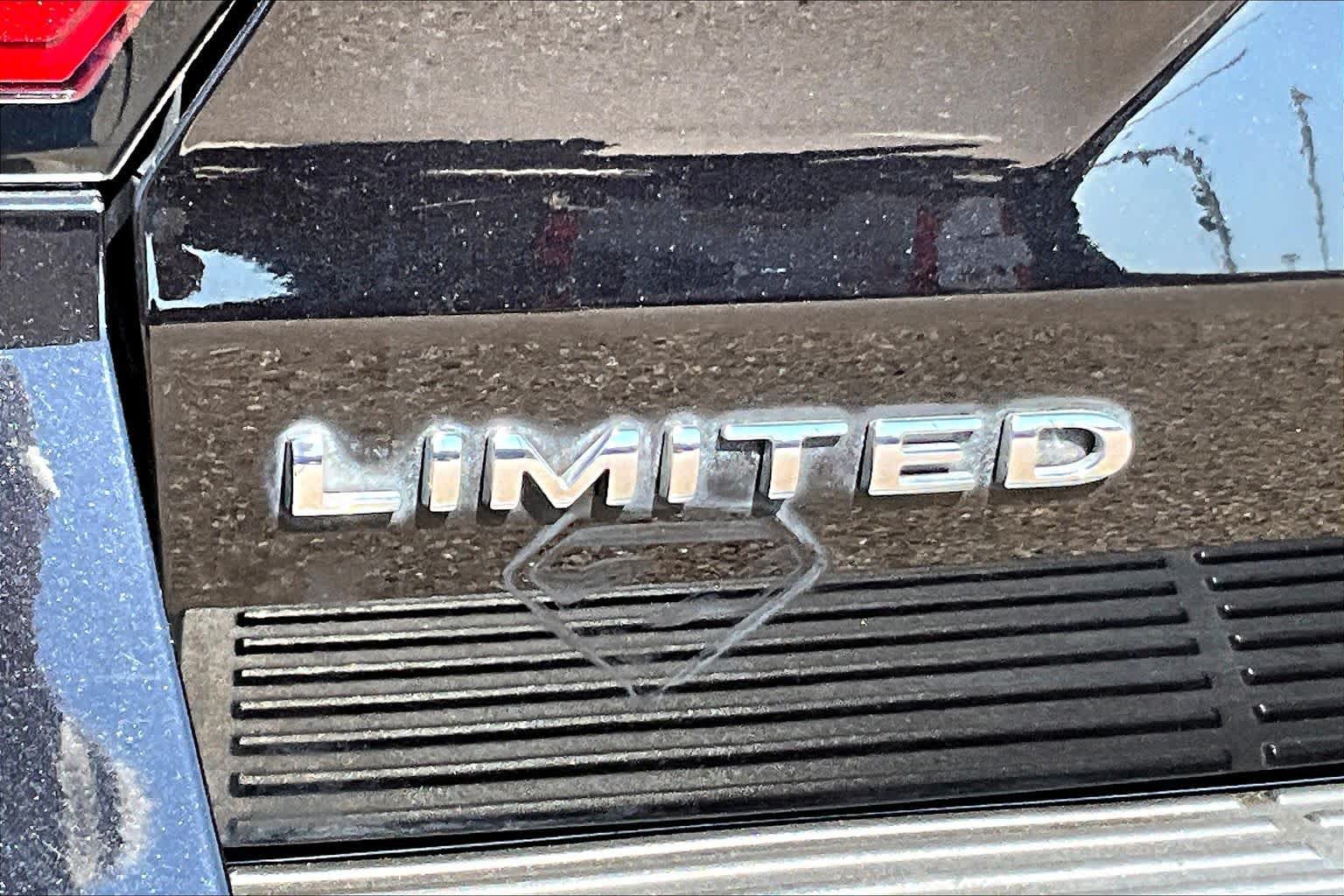 Used 2019 Ford Expedition Max Limited w/ Driver Assistance Package AWD/4WD image 17