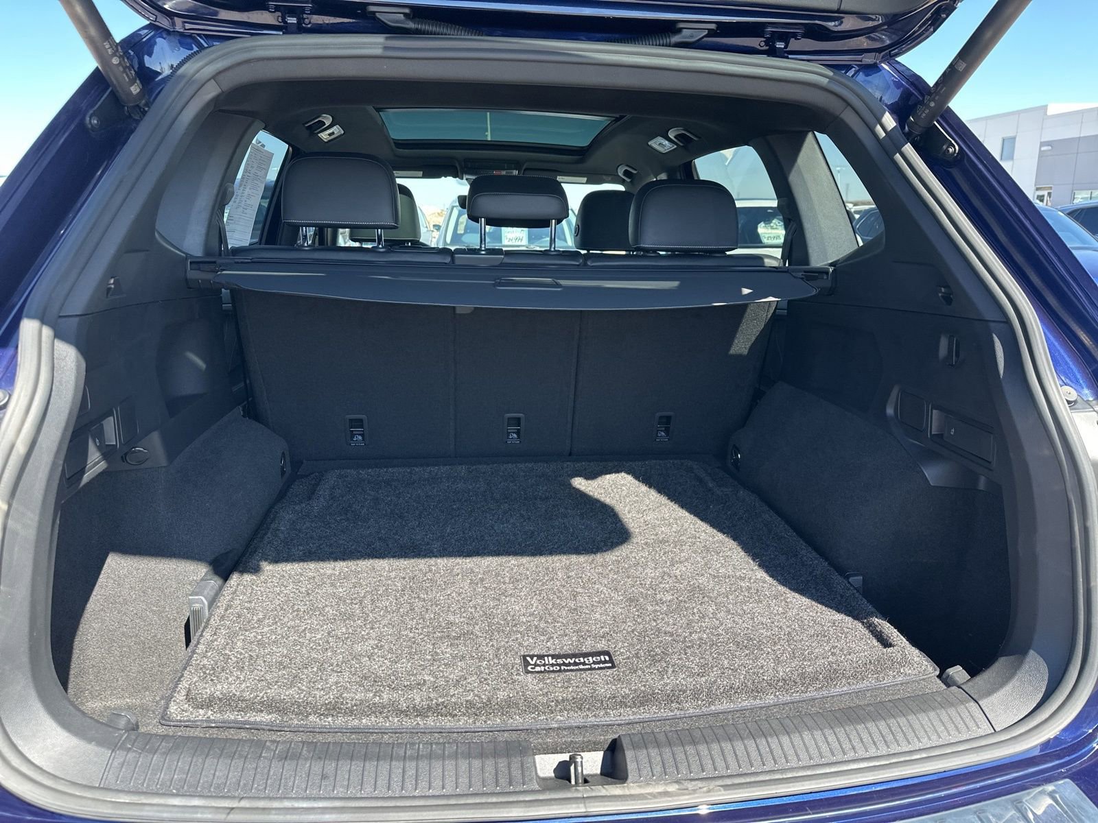 Certified 2022 Volkswagen Tiguan SEL R-Line image 32