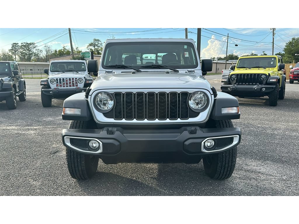 Used 2024 Jeep Gladiator Sport AWD/4WD image 9