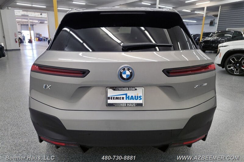 Used 2024 BMW iX xDrive50 w/ Premium Package AWD/4WD image 7