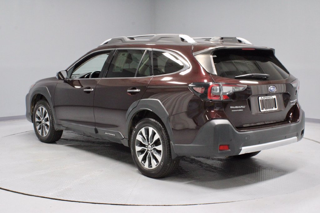 Used 2023 Subaru Outback Touring AWD/4WD image 11