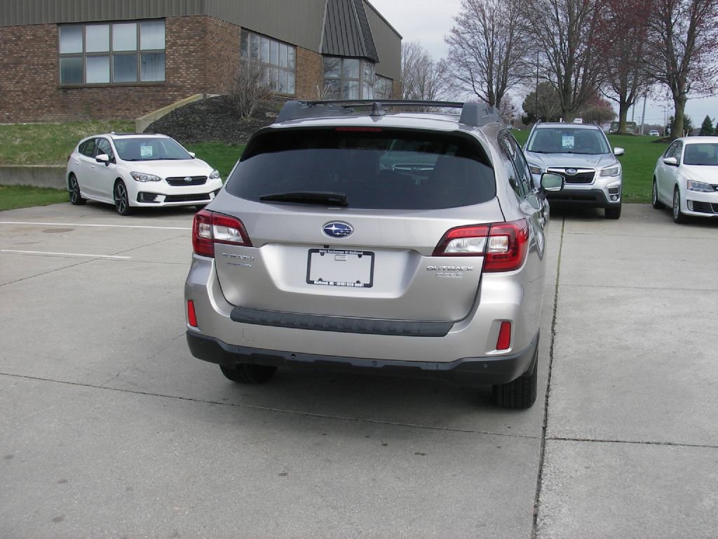 Used 2017 Subaru Outback 2.5i Limited AWD/4WD image 6