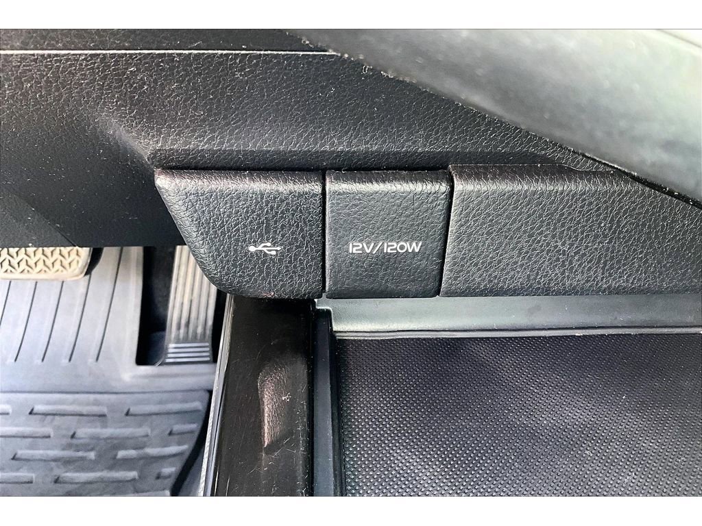 Used 2020 Toyota Camry SE FWD image 32