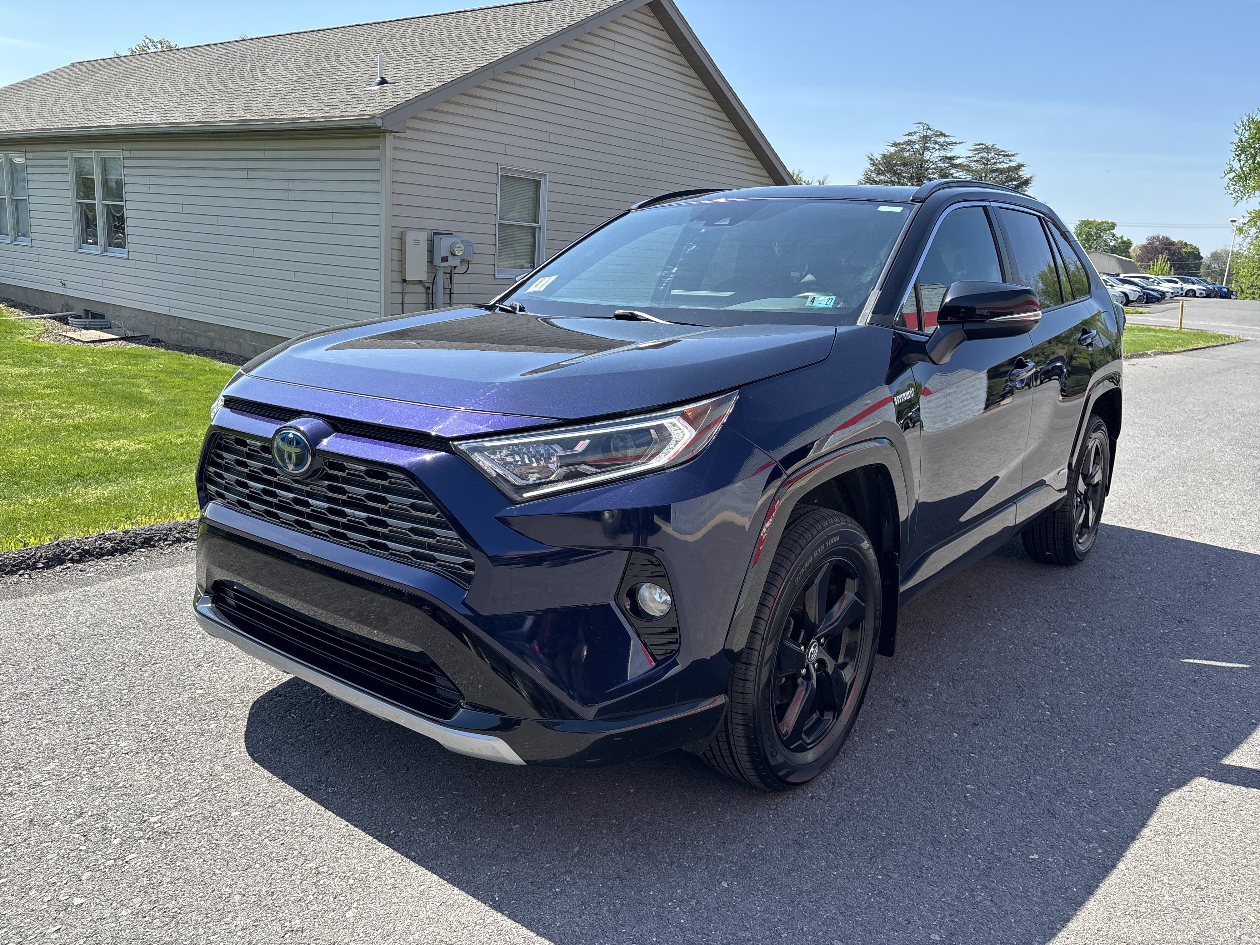 Used 2020 Toyota RAV4 XSE w/ All Weather Liner Package AWD/4WD image 8