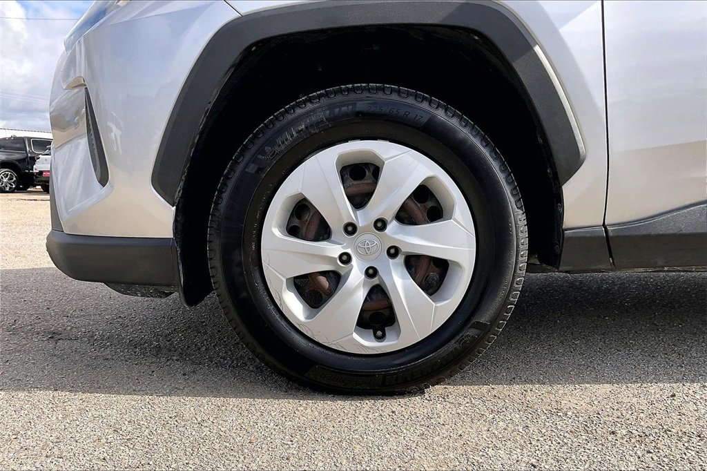 Used 2019 Toyota RAV4 LE image 34