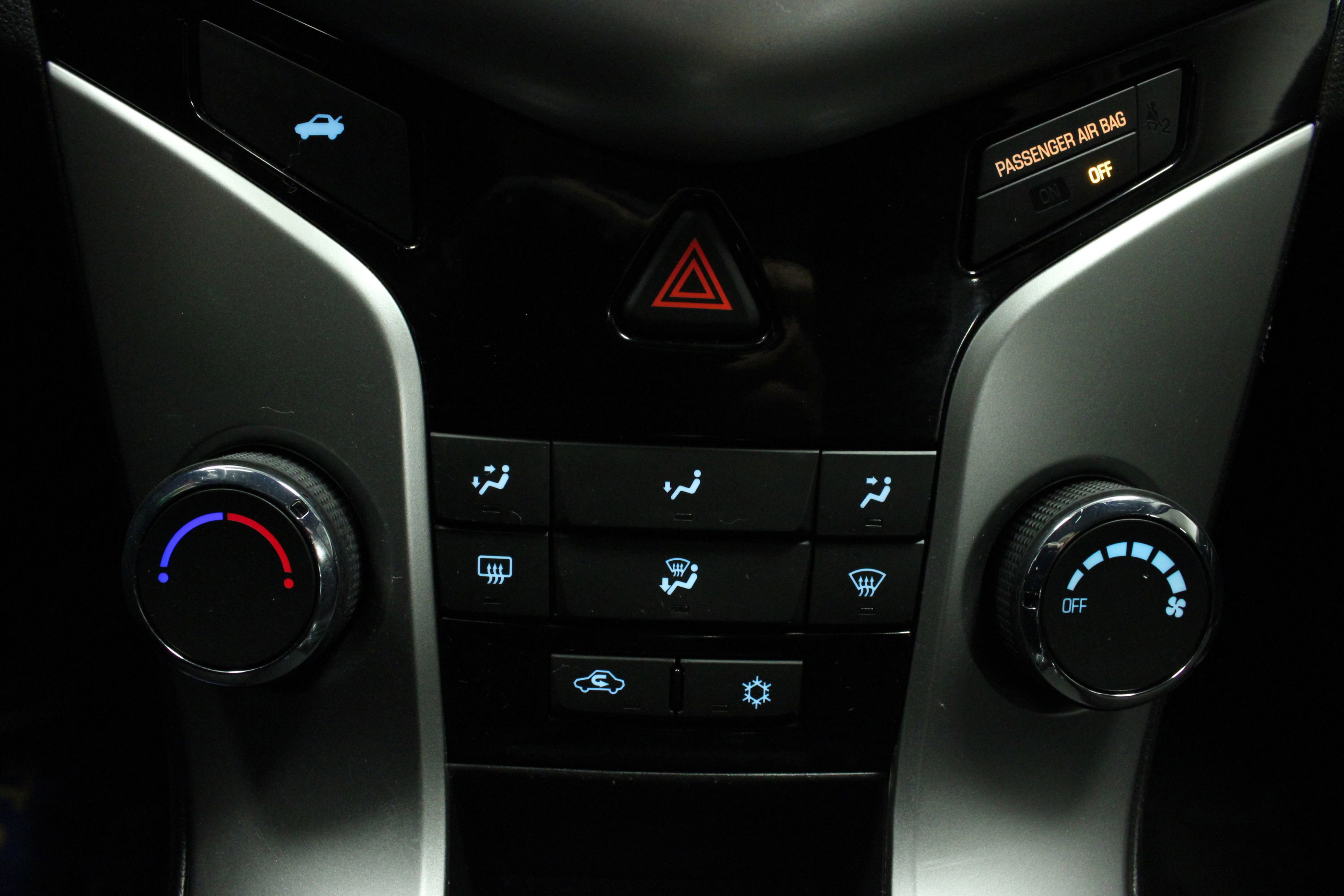 Used 2015 Chevrolet Cruze LT image 21