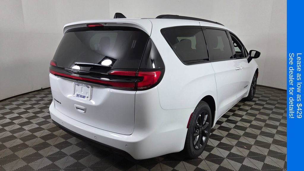 New 2025 Chrysler Pacifica Select w/ Fav Edition Package FWD image 8