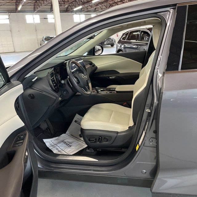 Used 2023 Lexus RX 350 Premium w/ Accessory Package AWD/4WD image 4