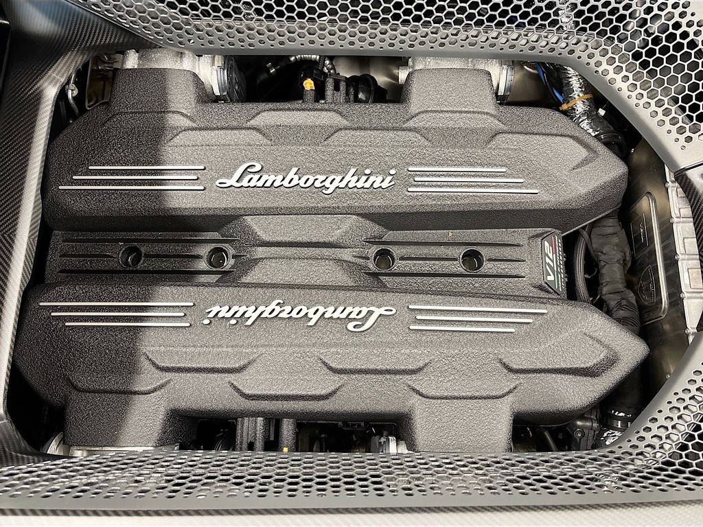 Used 2024 Lamborghini Revuelto image 32