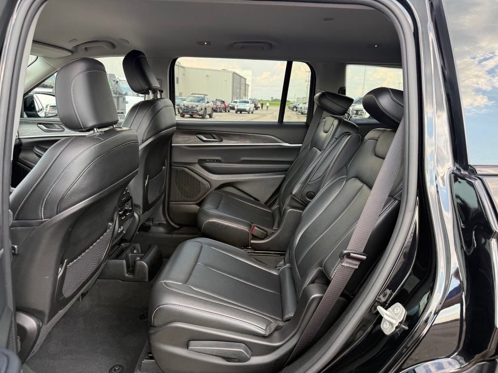 Used 2023 Jeep Grand Cherokee L Limited AWD/4WD image 10