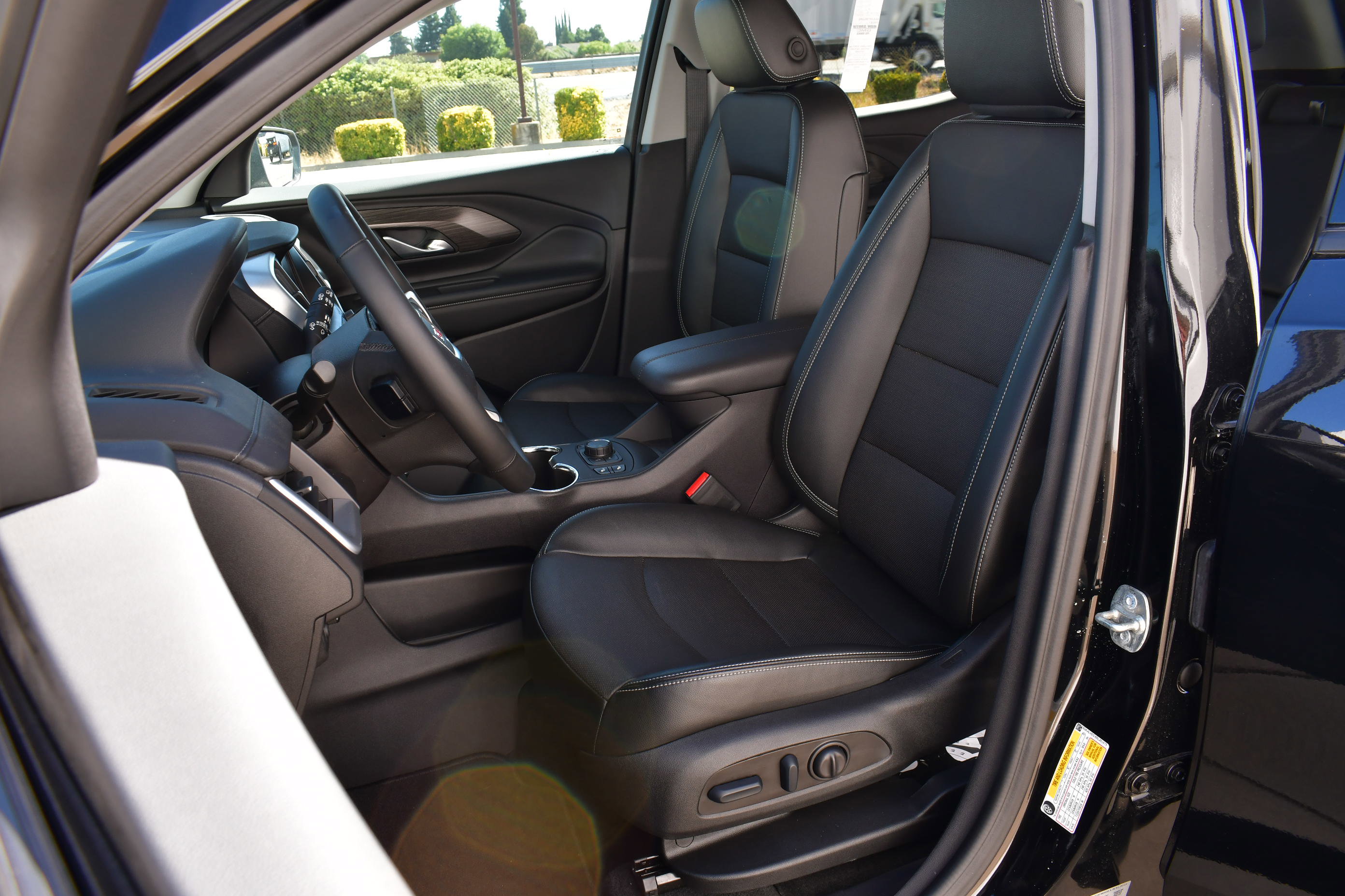 Used 2024 GMC Terrain SLT image 24