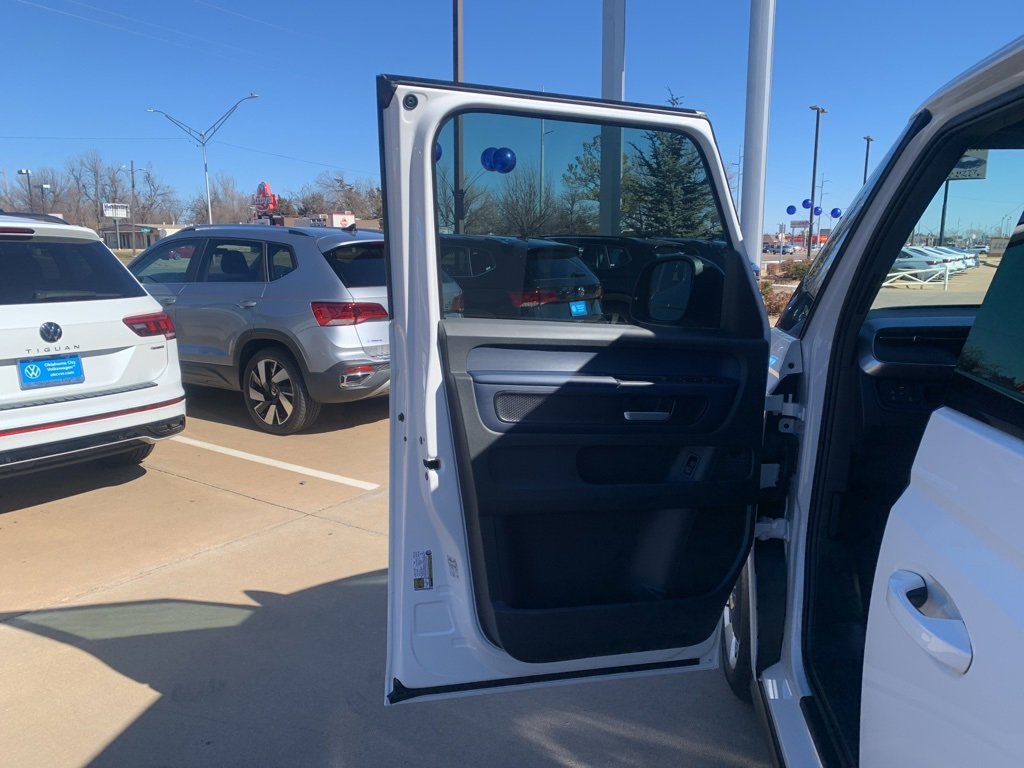 New 2025 Volkswagen ID. Buzz Pro S image 7