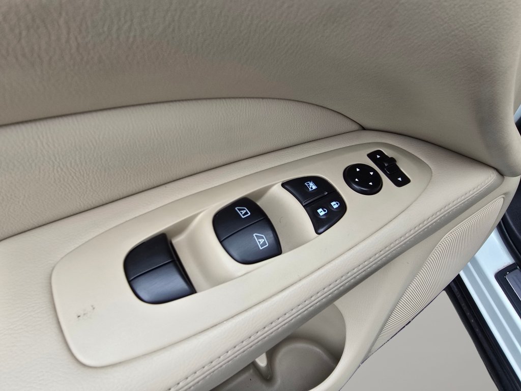 Used 2016 Nissan Pathfinder Platinum AWD/4WD image 36