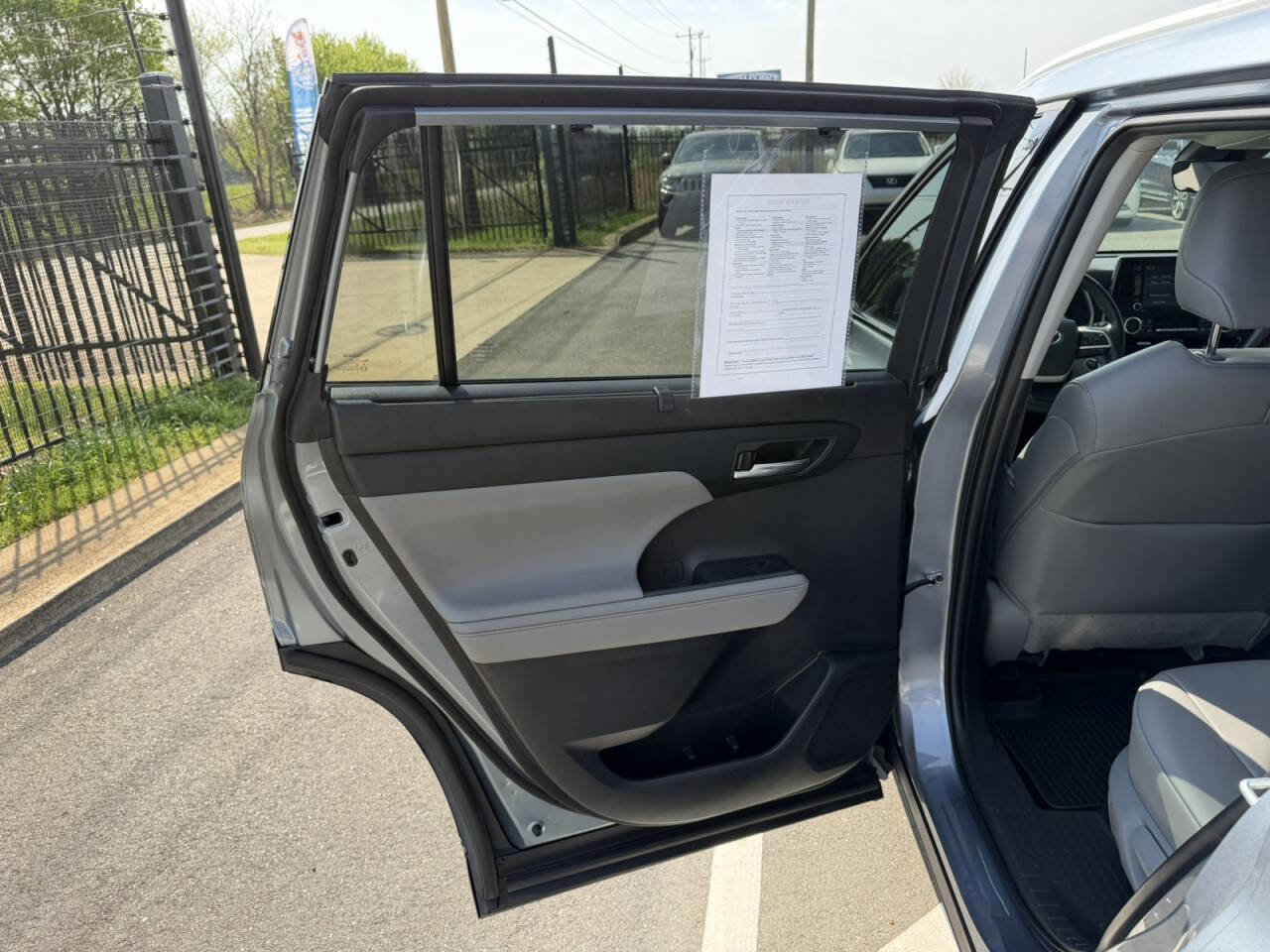 Used 2022 Toyota Highlander XLE image 24