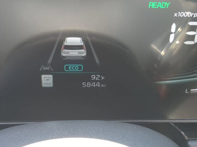 Used 2024 Kia Niro EX Touring FWD image 35