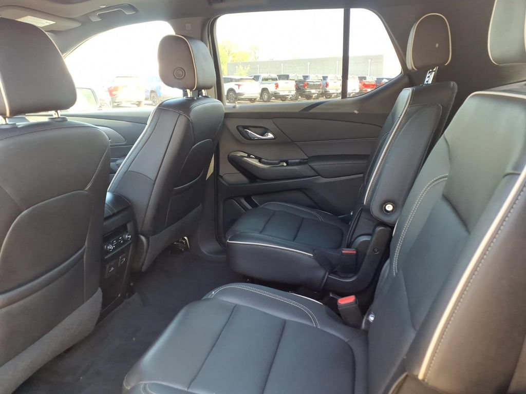 Used 2023 Chevrolet Traverse Premier AWD/4WD image 19