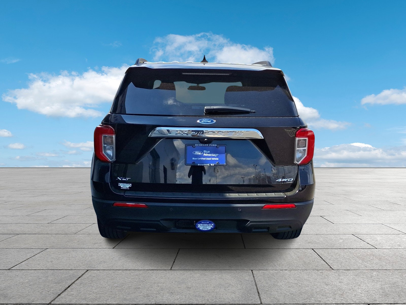 Certified 2022 Ford Explorer XLT w/ Class IV Trailer Tow Package image 5