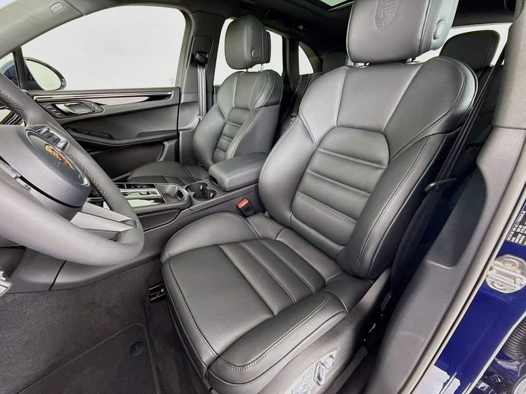 New 2026 Porsche Macan AWD/4WD image 5