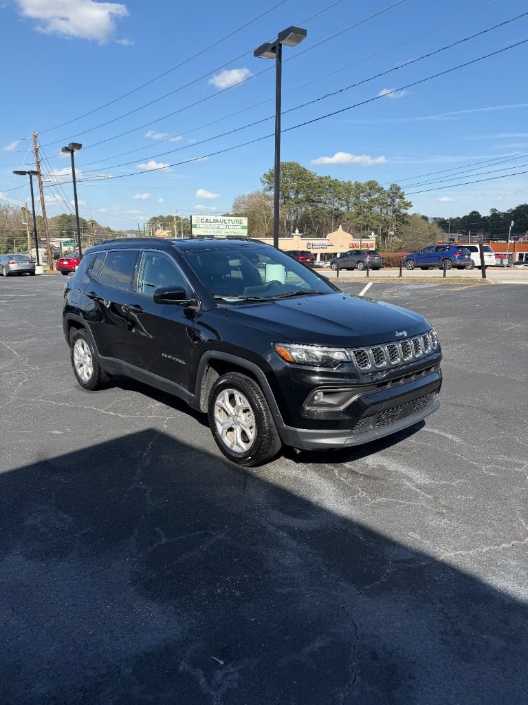 Used 2024 Jeep Compass Latitude AWD/4WD image 3