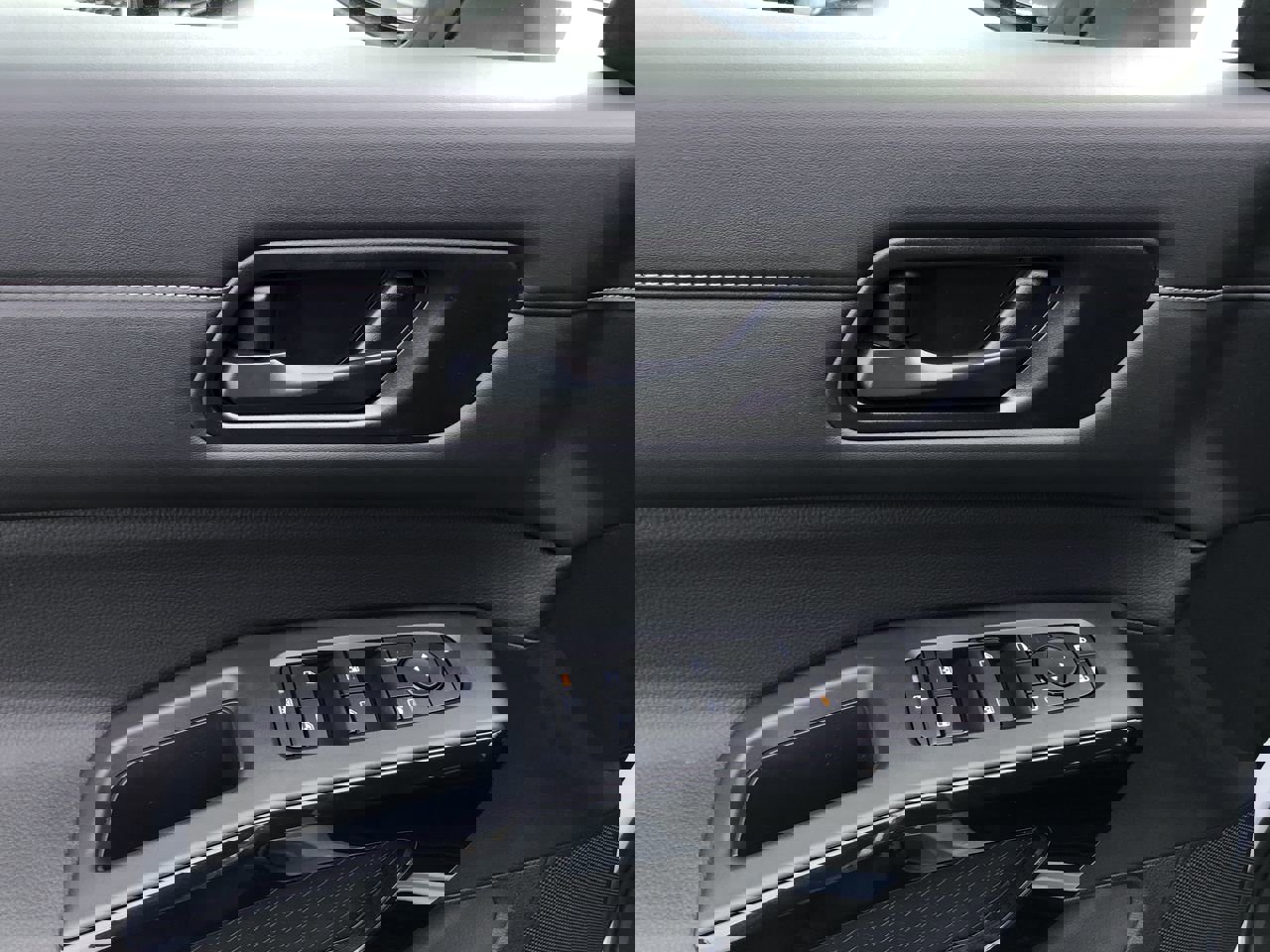 New 2025 Nissan Pathfinder SV image 22