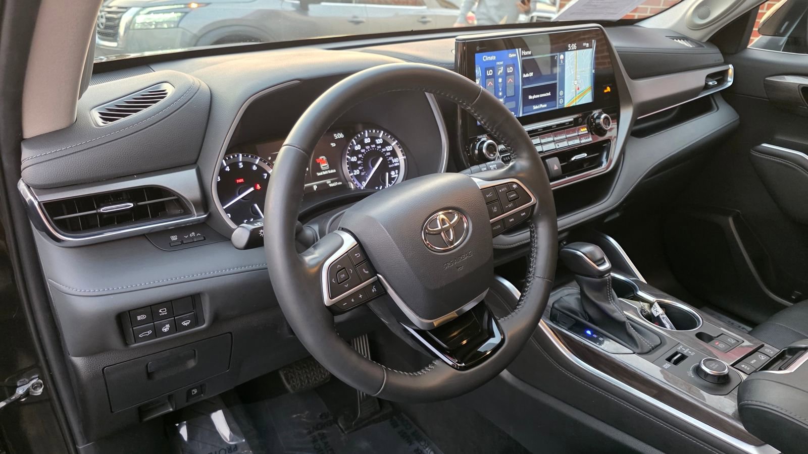 Used 2022 Toyota Highlander Limited image 14