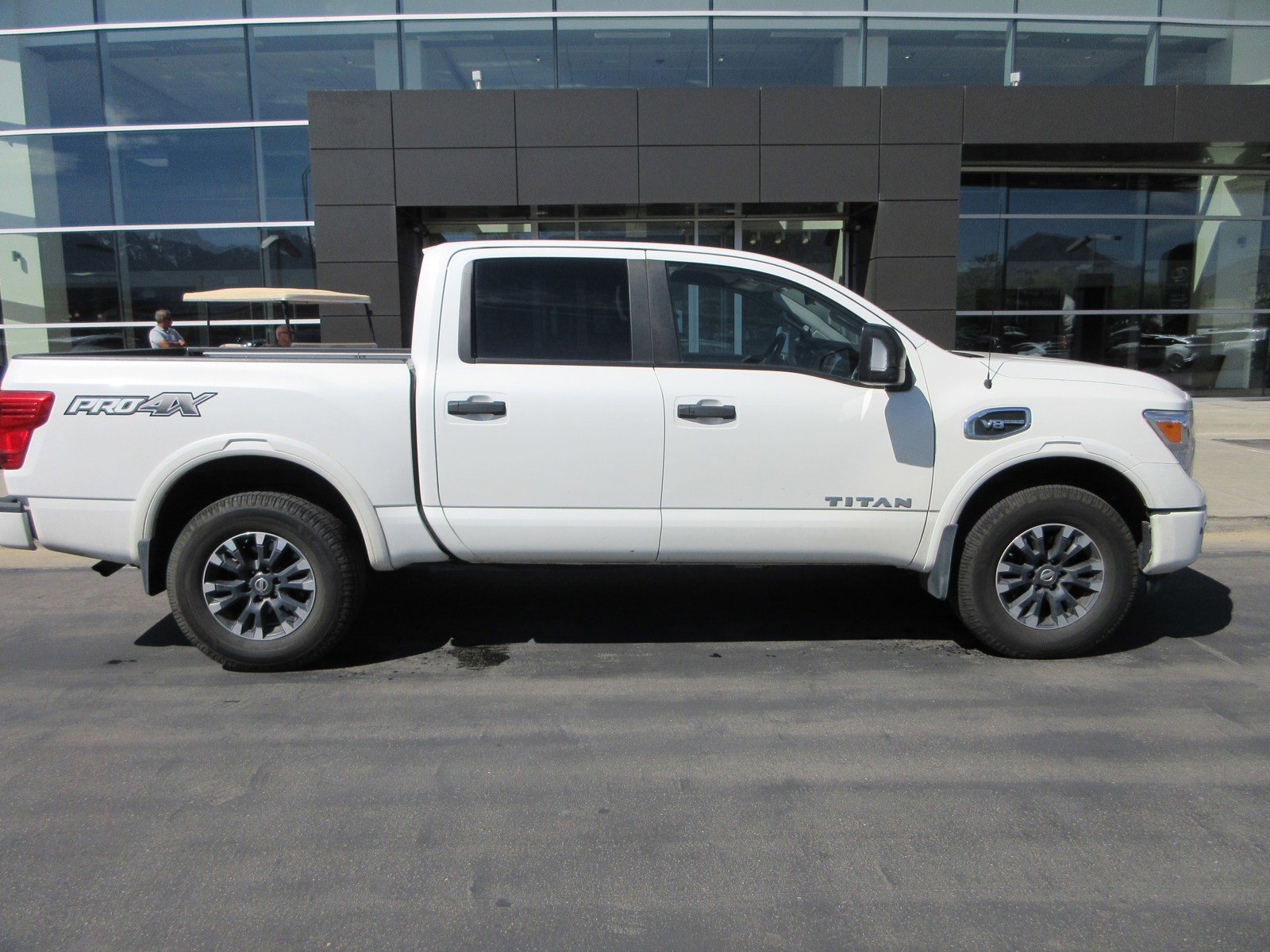 Used 2017 Nissan Titan PRO-4X image 14