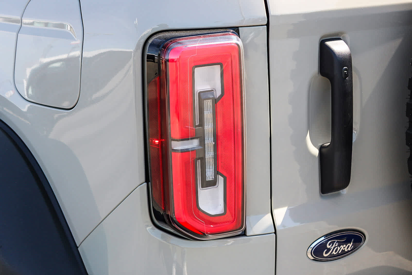 Used 2022 Ford Bronco Everglades image 7