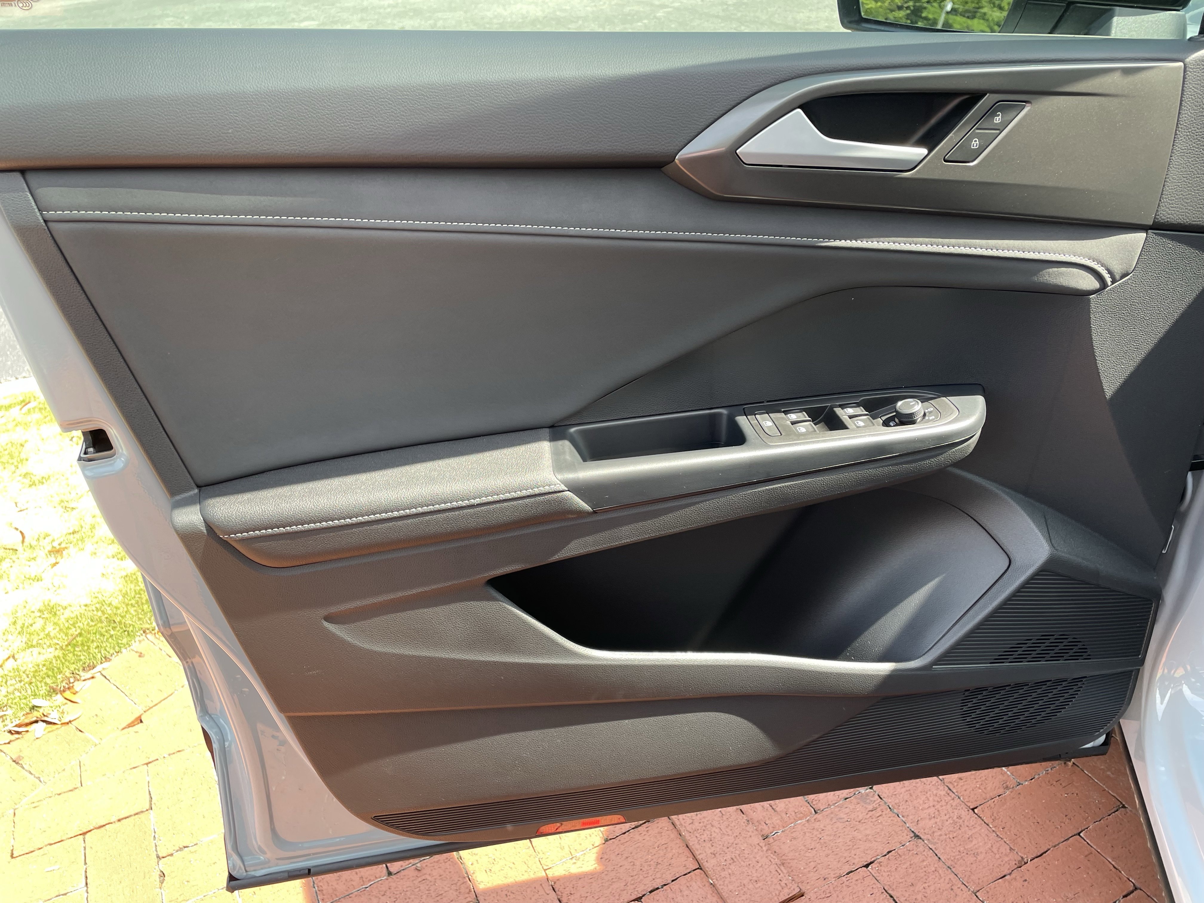New 2026 Volkswagen Taos SE FWD image 13