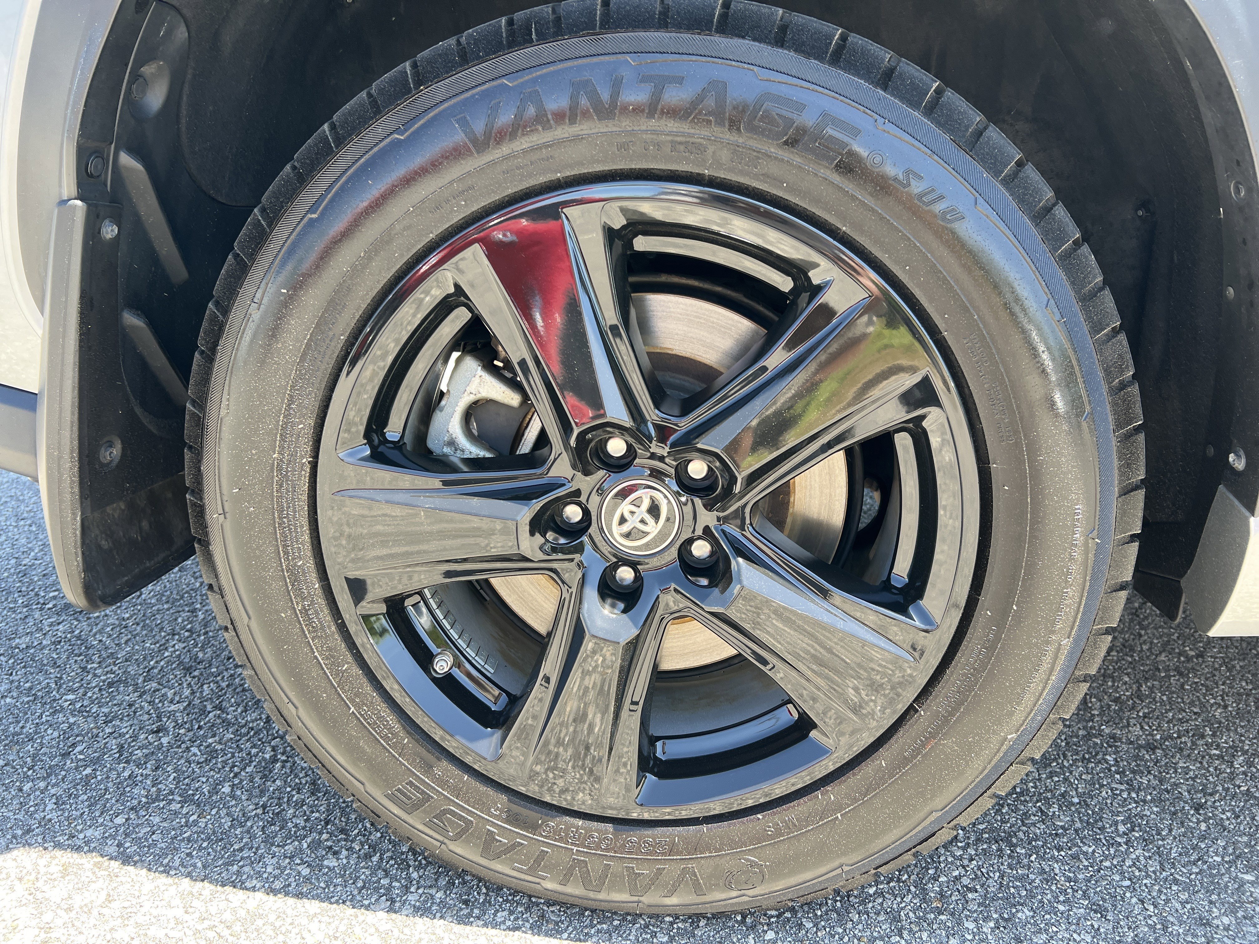 Certified 2024 Toyota Highlander LE AWD/4WD image 31