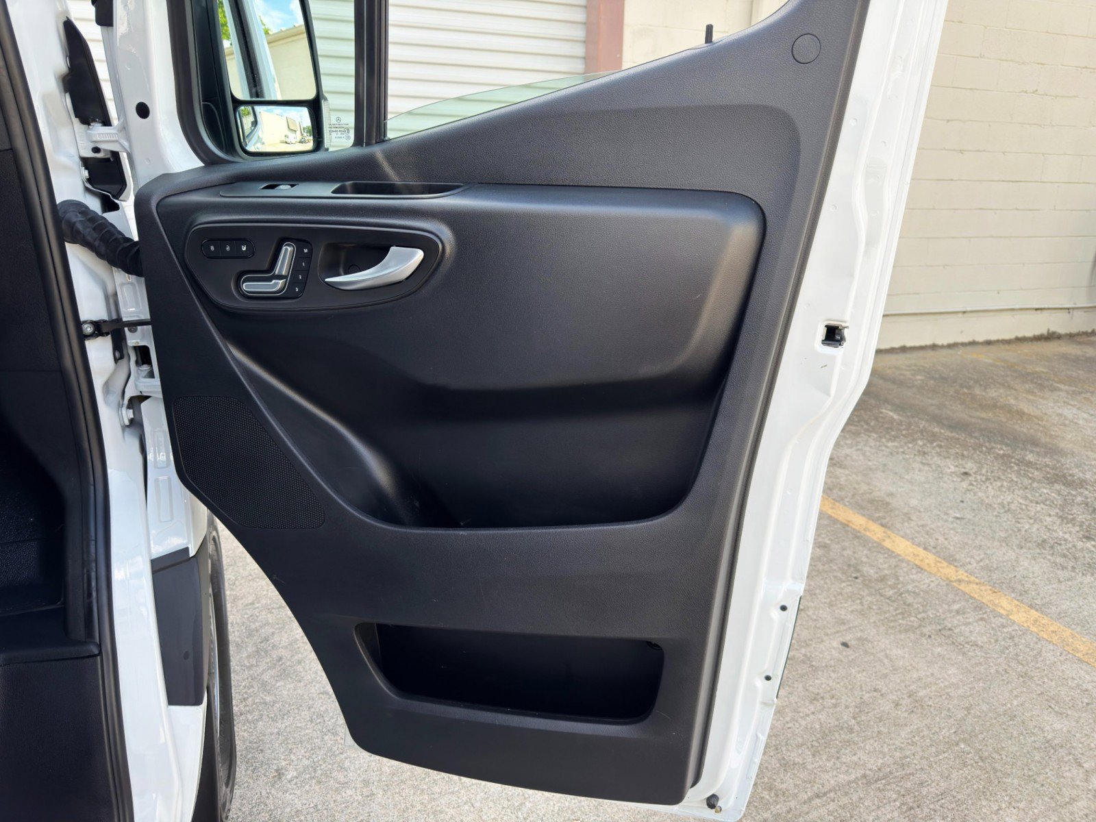 Used 2023 Mercedes-Benz Sprinter 2500 image 40