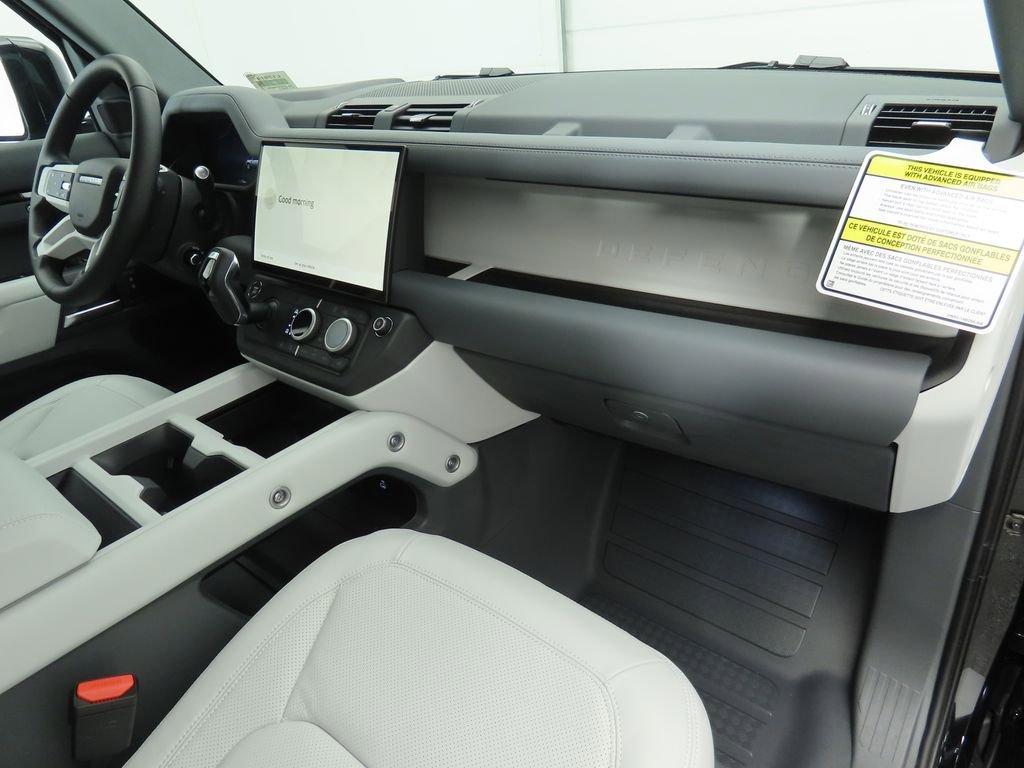 New 2026 Land Rover Defender 130 X-Dynamic SE image 17