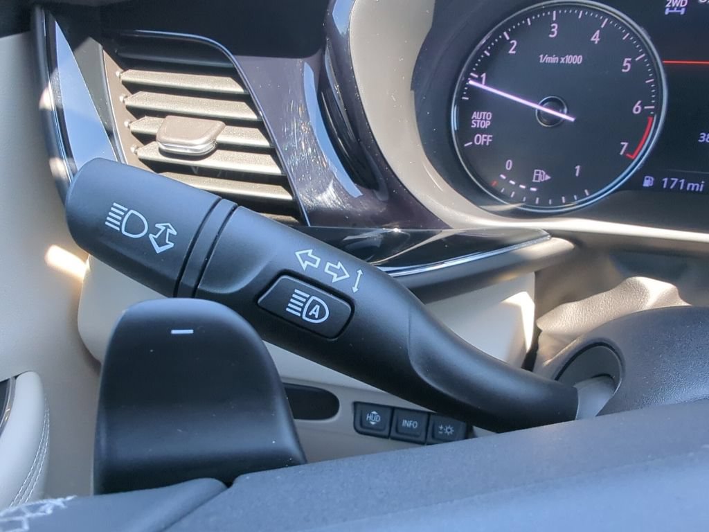 Used 2023 Buick Envision Avenir AWD/4WD image 27
