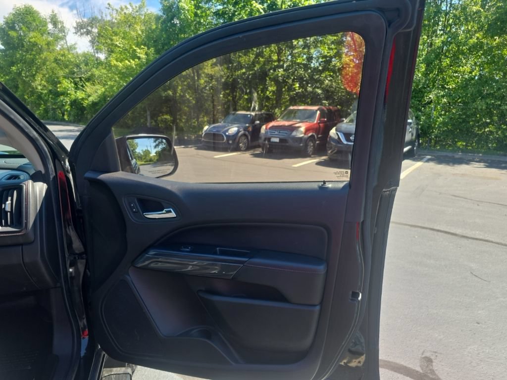Used 2015 GMC Canyon SLE w/ All-Terrain Package AWD/4WD image 34