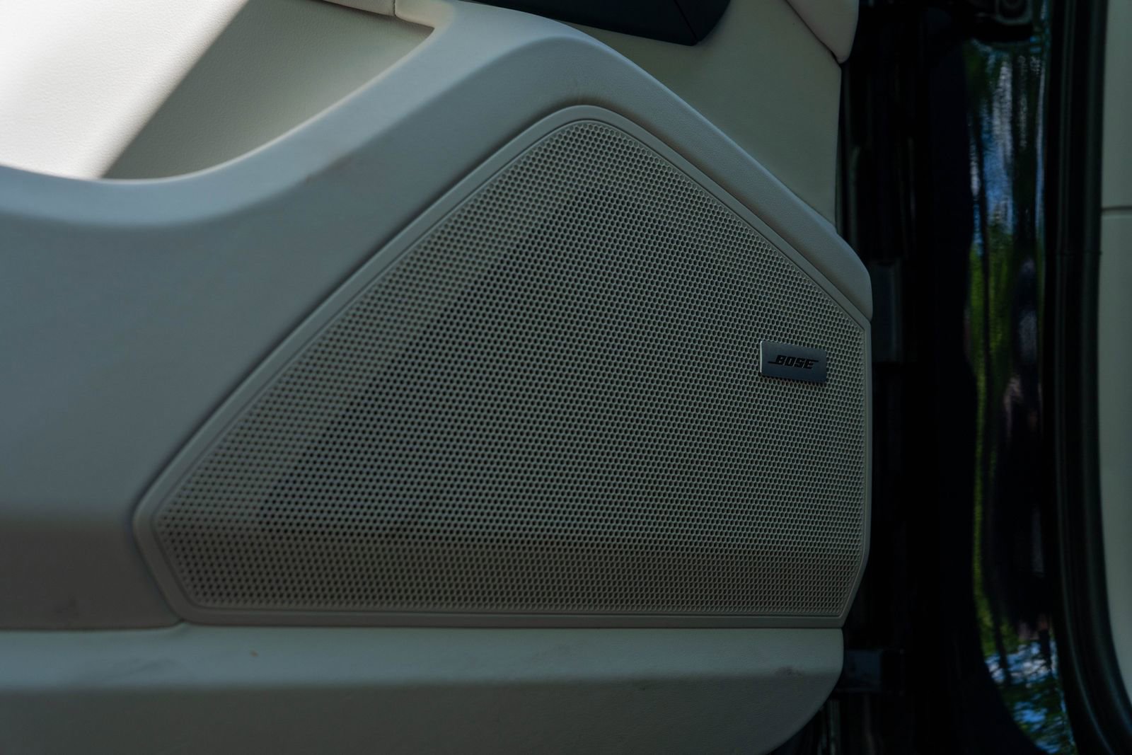 Certified 2023 Porsche Cayenne Platinum Edition image 22