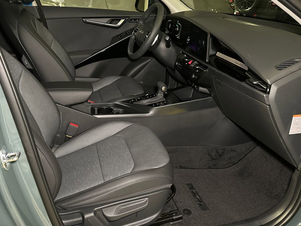 New 2026 Kia Niro SX Touring FWD image 10