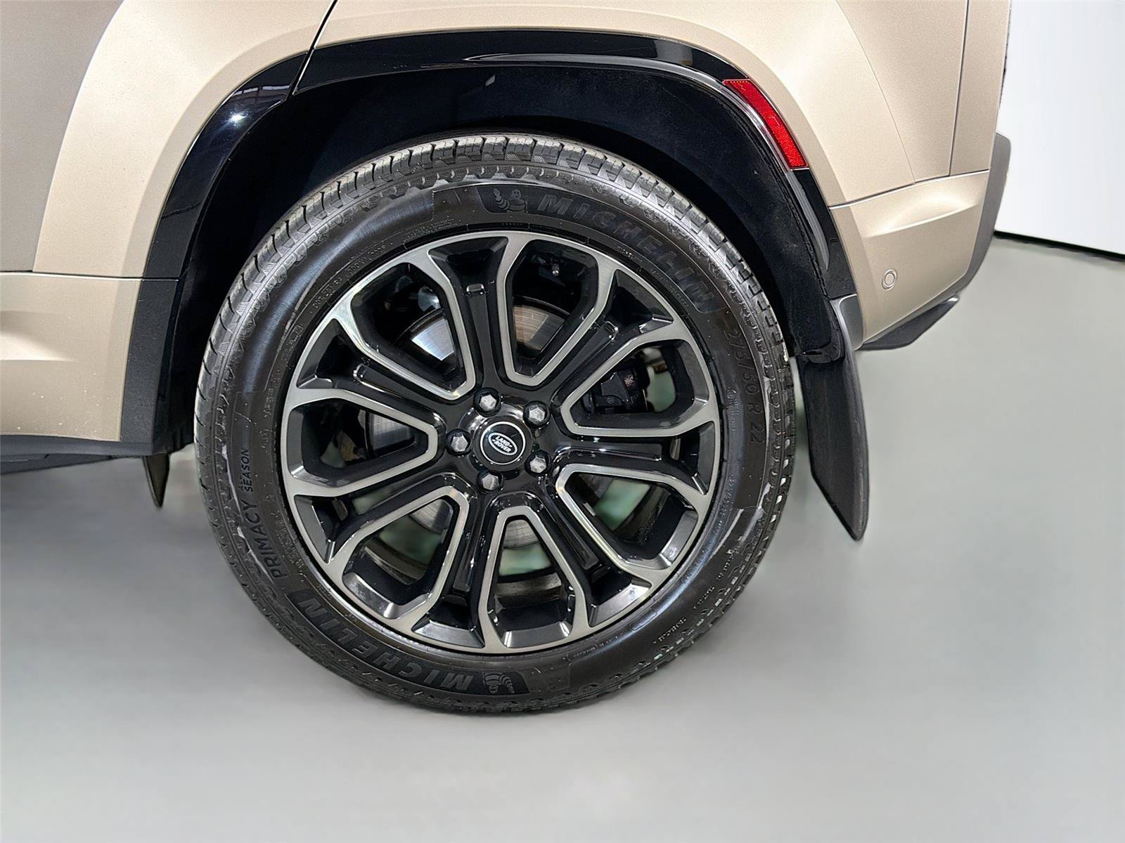 Certified 2025 Land Rover Defender 110 AWD/4WD image 29