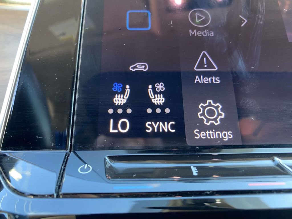 Used 2024 Volkswagen Atlas SE image 22