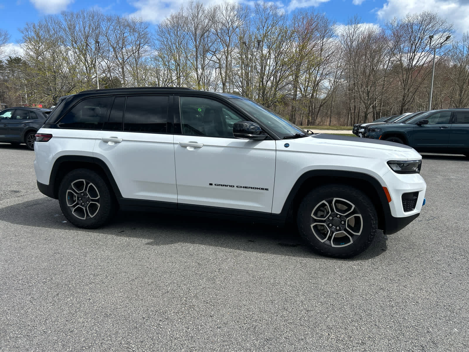 Used 2022 Jeep Grand Cherokee Trailhawk image 2