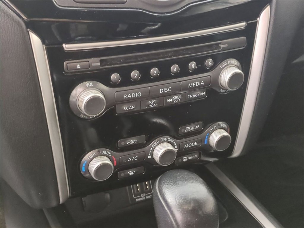 Used 2018 Nissan Pathfinder SV image 11