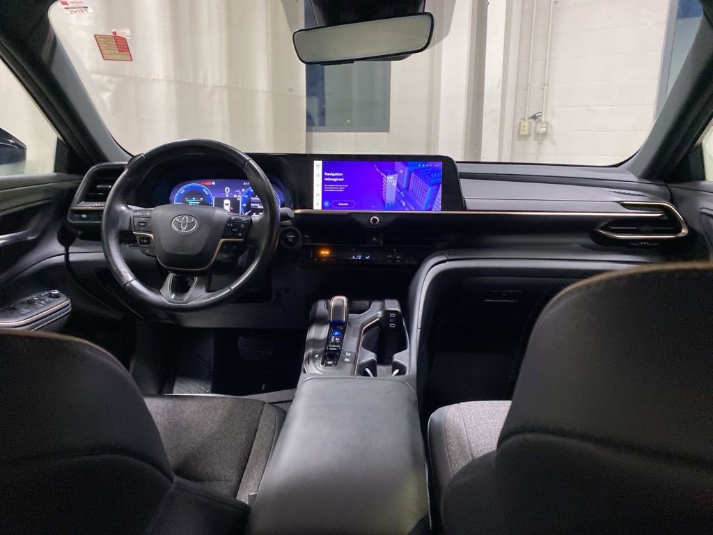 Used 2023 Toyota Crown XLE image 5