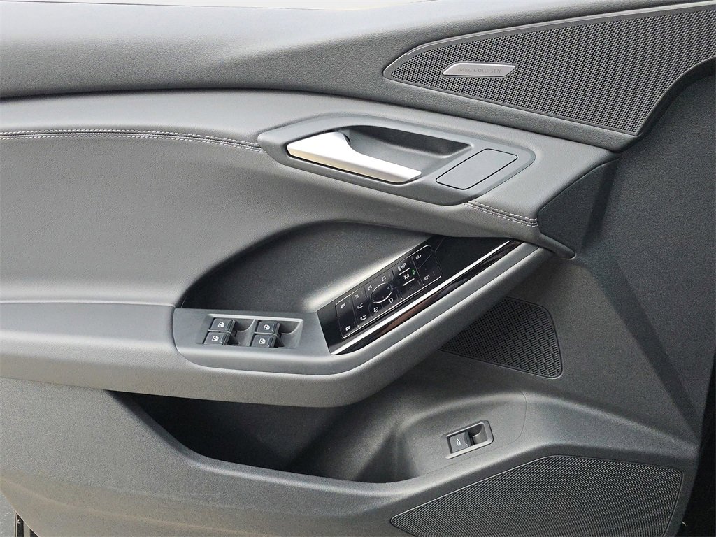 New 2025 Audi Q6 e-tron Premium Plus w/ Premium Plus image 18