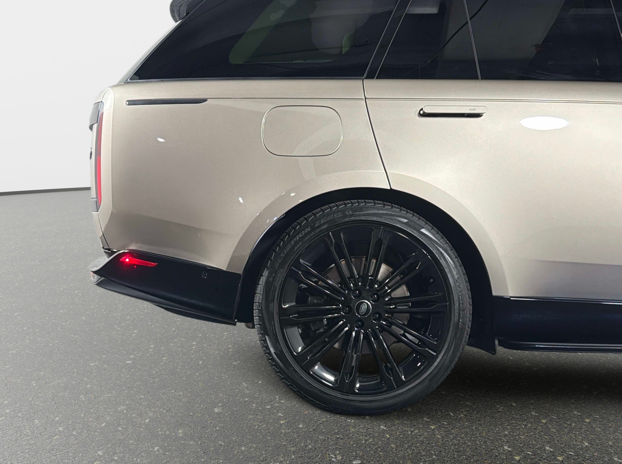 Used 2023 Land Rover Range Rover Autobiography AWD/4WD image 6